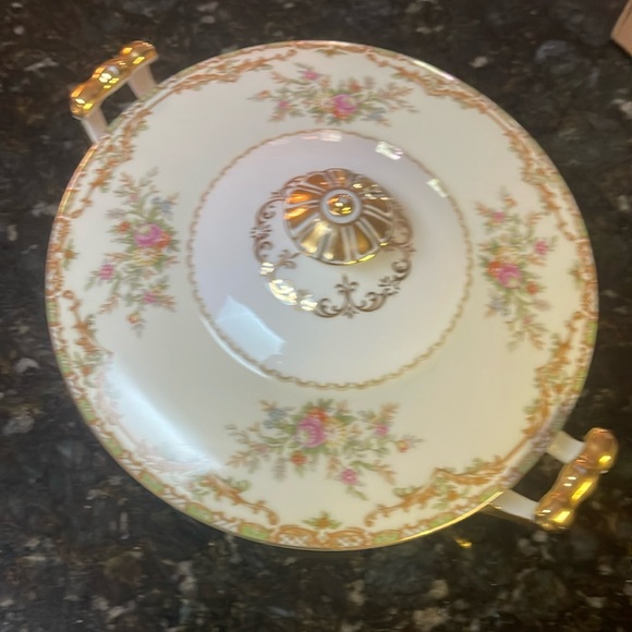 Noritake Nanarosa covered vegetable dish - Picture 1 of 2